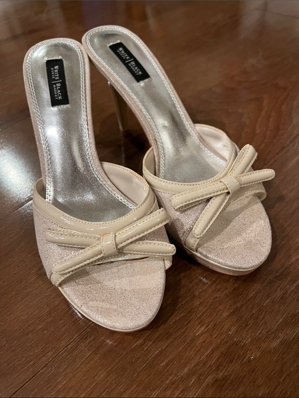 White House Black Market Beige Bow Heels 8